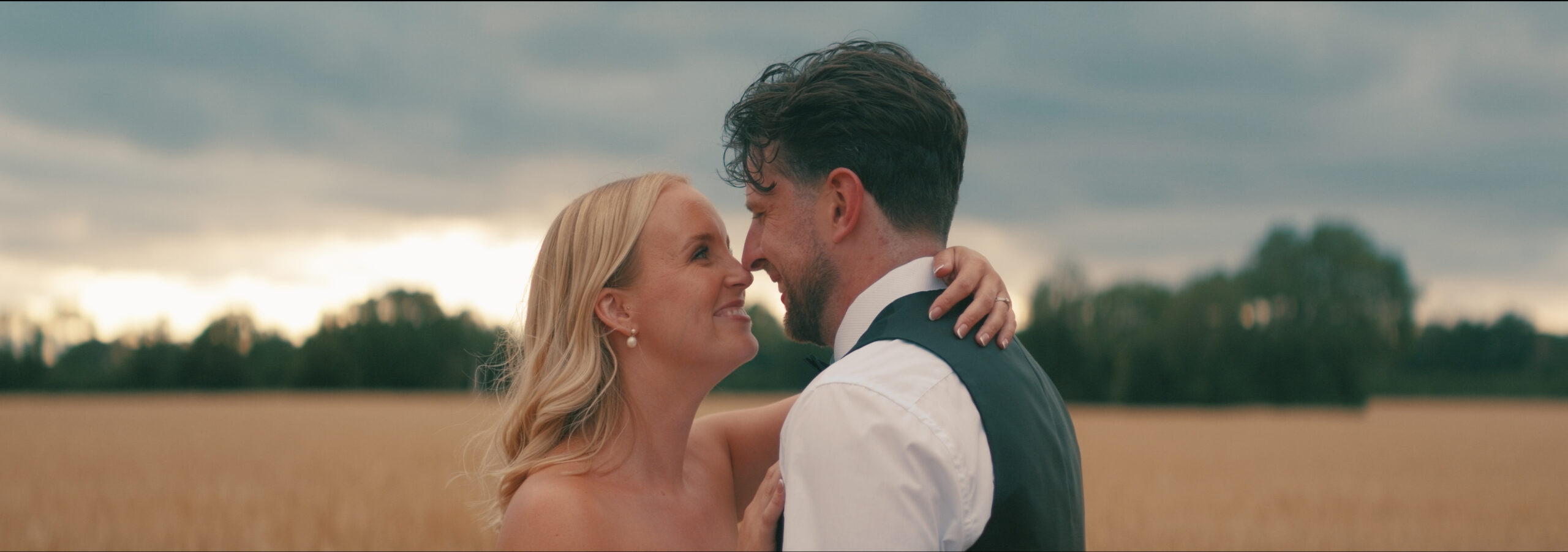 Roxy tom curds hall barn wedding.jpg 091853 2.52.1 crop